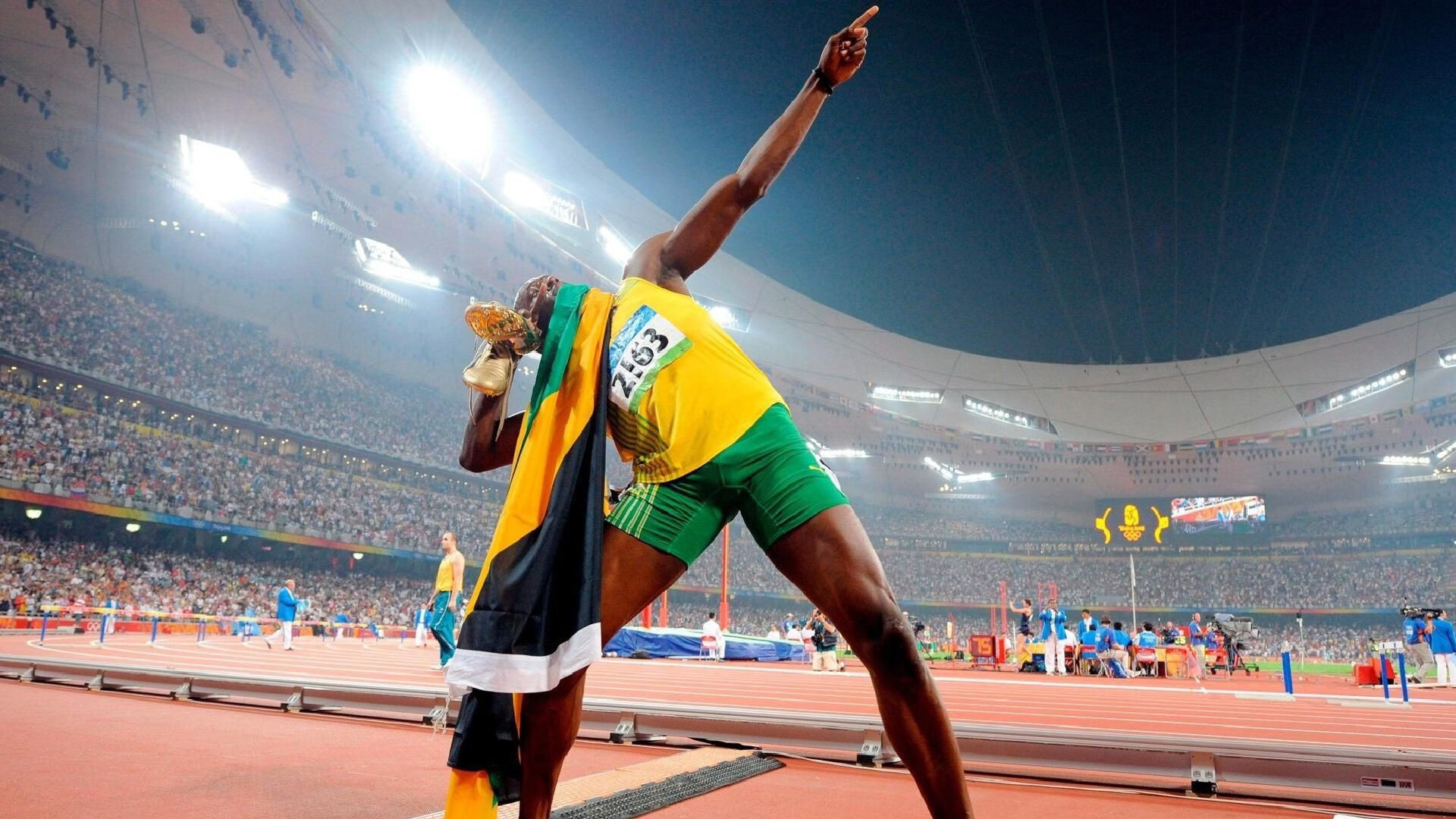 _云端游乐竞技场：虚拟现实中的极限较量_，云端俱乐部