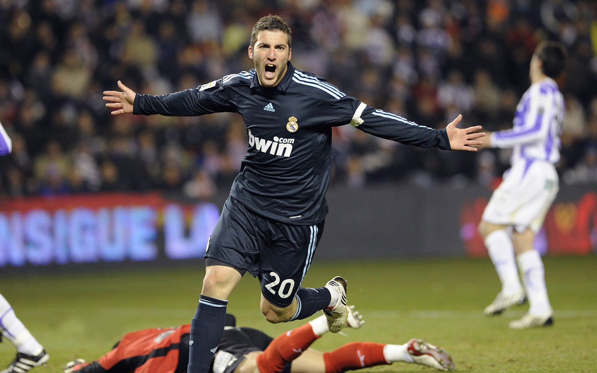 爱游戏平台-惊天逆转：某场比赛下半场惊天逆转！，惊天逆转足球